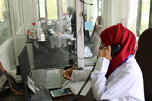 A counsellor takes a phone call at one of the UNFPA-supported hotlines. © UNFPA Yemen