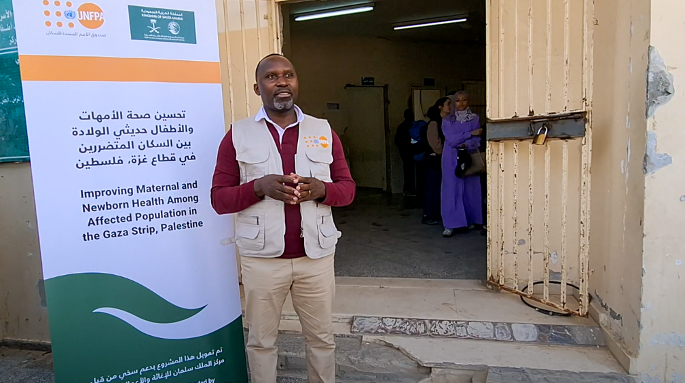 Nestor Owomuhangi, UNFPA Representative in Palestine, visits Shuhada Khanyounis Primary Health Care Clinic, one of the facilities currently being renovated and equipped with the support of KSrelief. © UNFPA Palestine/Yasmeen Sous, Gaza Strip, May 2025.