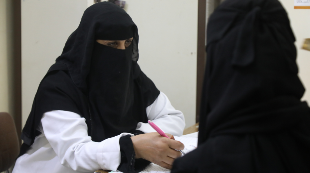 A few months after giving birth, Seyoun visits her doctor, Dr Mayada, for counselling & family planning services. ©UNFPA Yemen