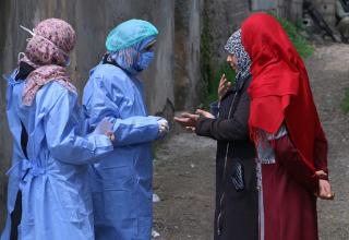 Outreach workers in Syria are worried about the vulnerability of women and girls under curfew. © UNFPA Syria