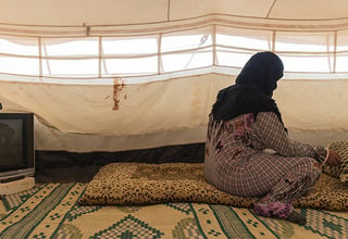Jannah* refuses to marry off her 14-year-old daughter, despite pressure from relatives. “I will die before I give my daughter away,” she said. © UNFPA/David Brunetti