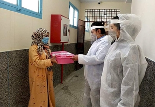 توزيع معدات الحماية وإمدادات النظافة الشخصية على العاملين الصحيين ، من بين أشكال أخرى من الدعم. © صندوق الأمم المتحدة للسكان ، المغرب