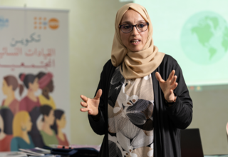 عائشة خلال مشاركتها في الجلسة التعريفية حول الصحة الجنسية والإنجابية التي نظمتها القابلات.©صندوق الأمم المتحدة للسكان المغرب/حسن