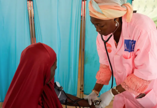Woman in Niger receives UNFPA-supported services. © UNFPA Niger