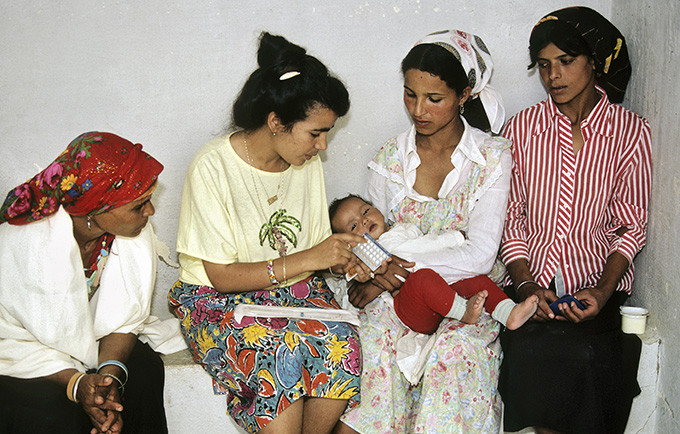 Over the last 70 years, there has been remarkable progress in sexual and reproductive health. Women learn about family planning at a clinic in Tunisia in 1987. © UN Photo/John Isaac 