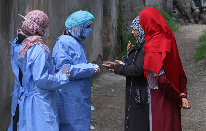  العاملون في مجال التوعية في سوريا يخشون ضعف النساء والفتيات في ظل حظر التجول. © صندوق الأمم المتحدة للسكان سوريا