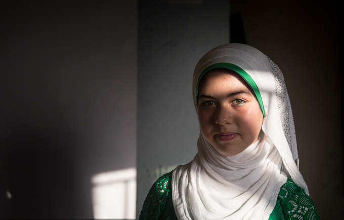 انتقلت رنيم إلى لبنان مع أسرتها قبل ثلاث سنوات حيث تذهب إلى مركز الشباب الذى يدعمة صندوق الأمم المتحدة للسكان منذ ستة أشهر. " لقد غيرت المعرفة التي أكتسبها حياتي."