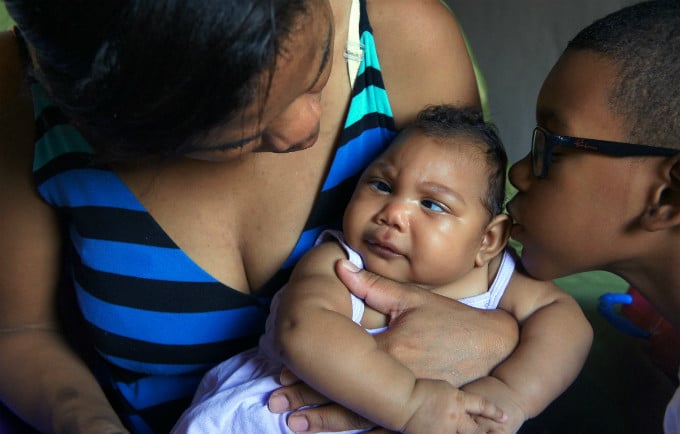 Daniela Souza Batista, her infant daughter Raquel, who was born with microcephaly, and her nine-year old son, Emanuel. ©UNFPA Brazil/Midiã Santana