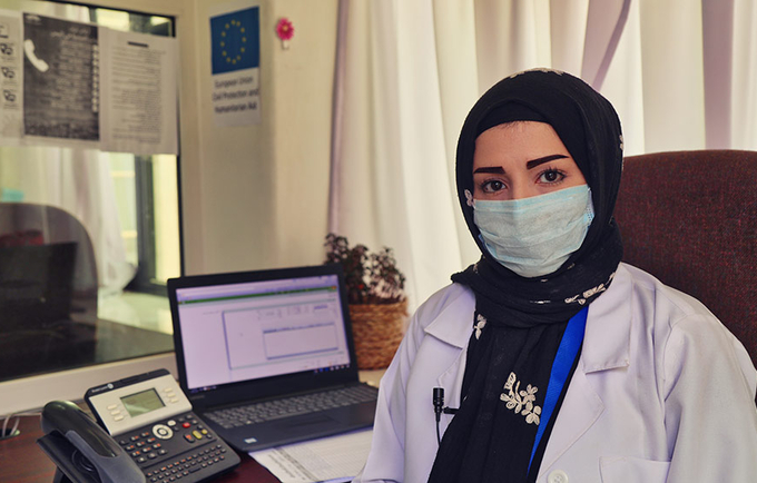 Ishraq says the number of calls to her mental health care hotline have surged since the pandemic reached Yemen. © UNFPA Yemen