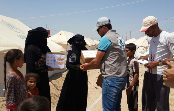 UNFPA mobile team distributing dignity kits to women and girls in Al-Iraq camp, Anbar governorate, Central Iraq 