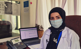 Ishraq says the number of calls to her mental health care hotline have surged since the pandemic reached Yemen. © UNFPA Yemen