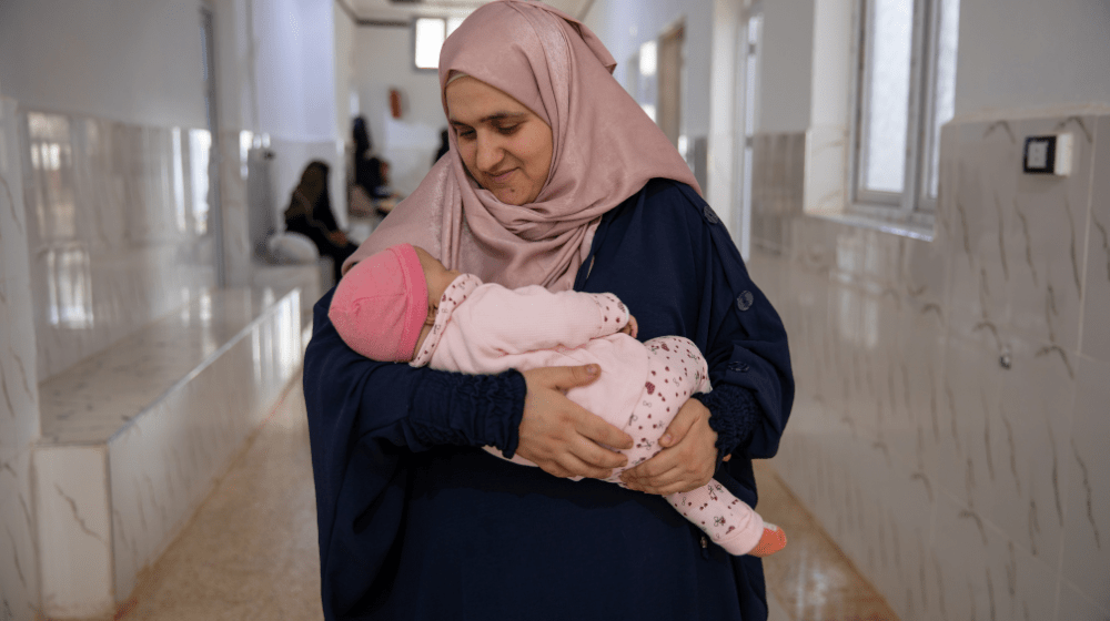 Alaa Nabeel holds her newborn daughter in the Medina Maternity and Neonatal Hospital in Idlib, northwest Syria. Credit: Shafak Organization.