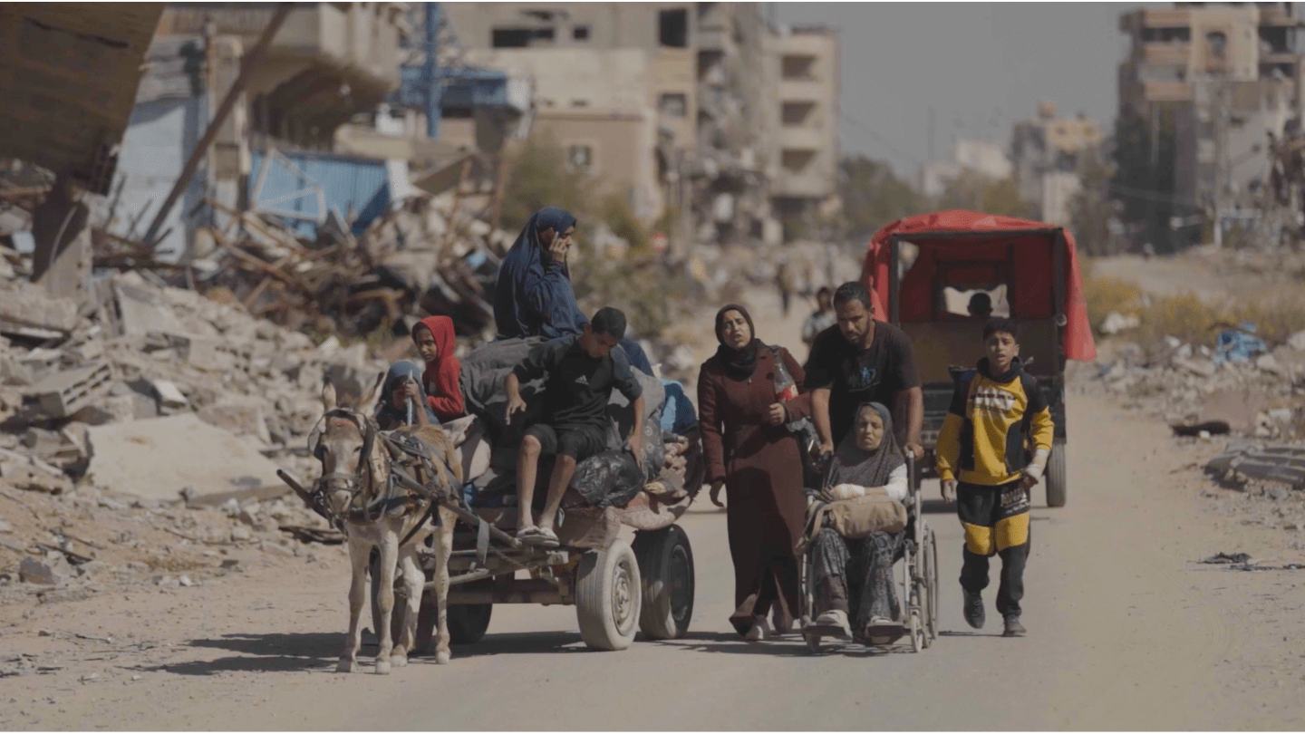 صورة للنازحين الفلسطينيين في شمال غزة المتضررين من الدمار الذي خلفته الحرب.