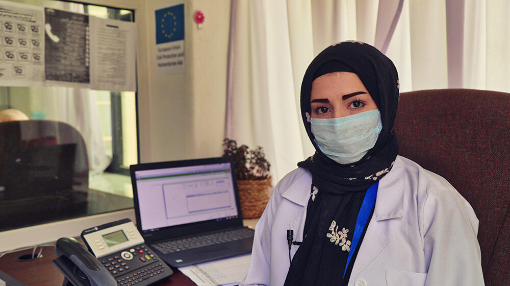 Ishraq says the number of calls to her mental health care hotline have surged since the pandemic reached Yemen. © UNFPA Yemen