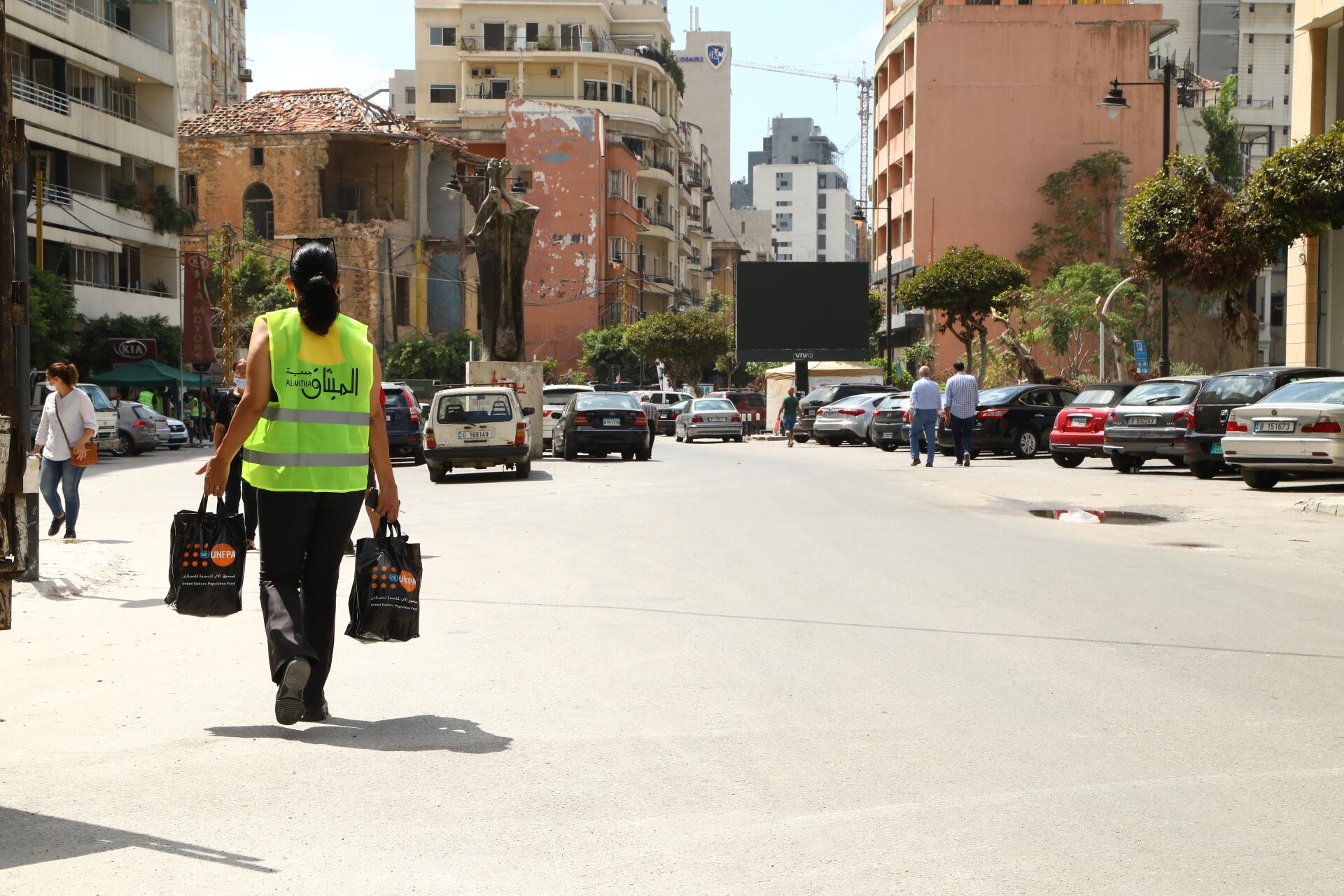 The distribution of dignity kits in Beirut. © UNFPA Lebanon