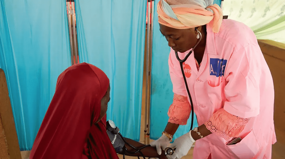 Woman in Niger receives UNFPA-supported services. © UNFPA Niger