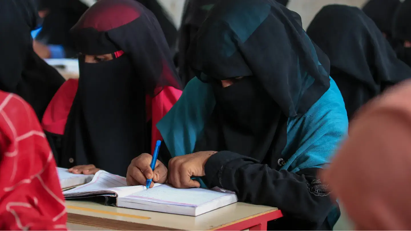Despite steep funding cuts, heroic teacher determined to keep girls in school and out of child marriage in Yemen