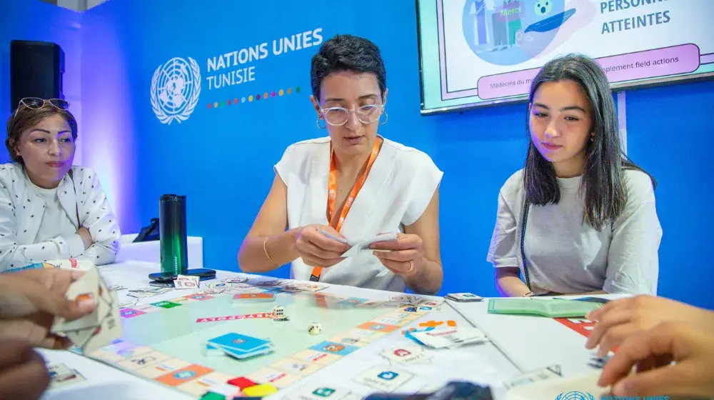 Young people playing the Netopoly Game.  ©UNFPA Tunisia