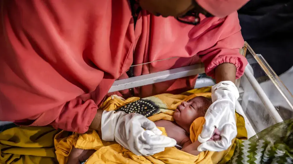 UNFPA trained midwife monitoring a newborn at Banadir Hospital, Mogadishu, Somalia